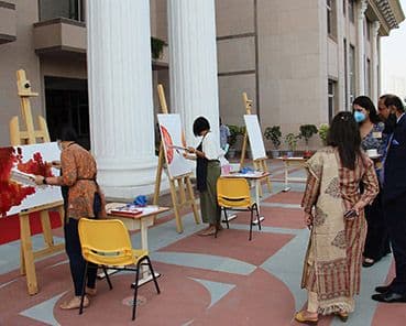 A Dynamic Visual Arts Experience